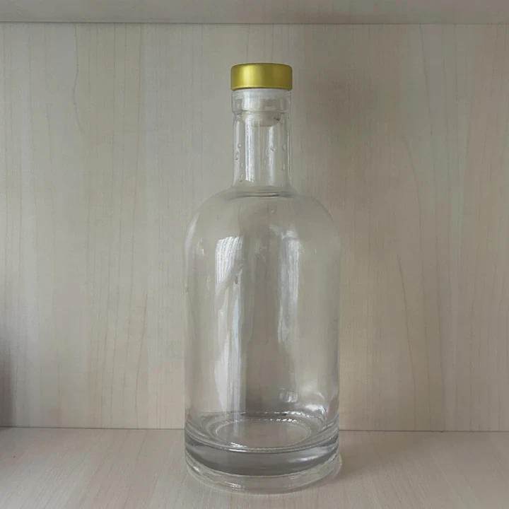 750ml_Clear_Glass_Spirits_Bottle_with_Silver_Cork
